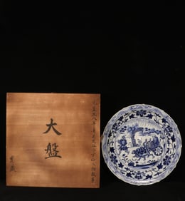 An Exquisite Blue and White Character and Story Pattern Plate