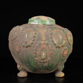 An Exquisite Tang Tri-Color Glazed Pottery Flower Pattern lidded jar