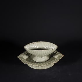 An Exquisite Yue yao Dragon Pattern Cup,With Base