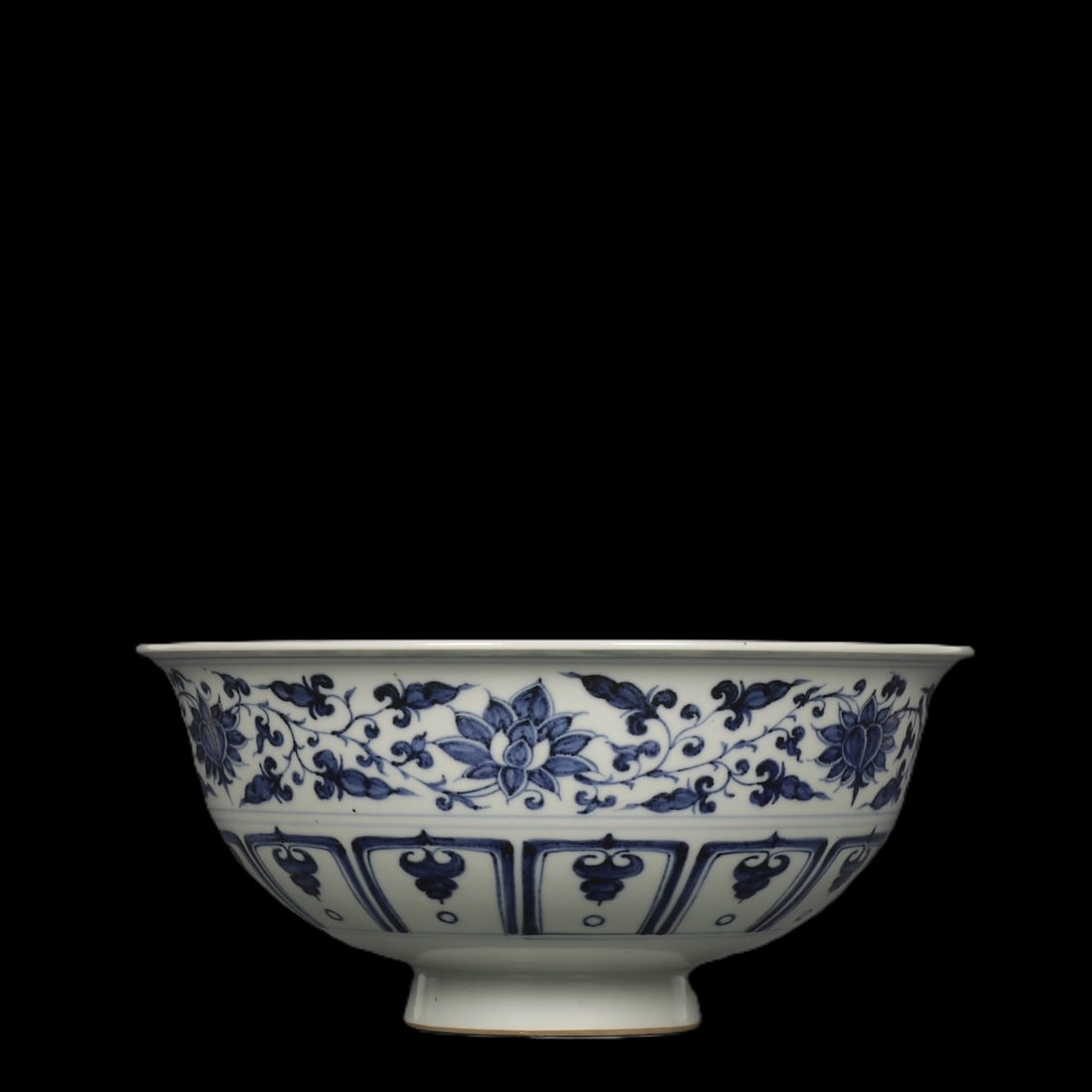 An Exquisite Blue and White Flower Pattern Bowl (1 of 8)