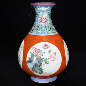 An Exquisite Famille-Rose Flower and Butterfly Pattern Vase,With Poem
