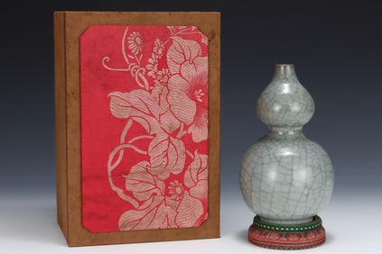 An Exquisite Guan yao Gourd-Shaped Vase