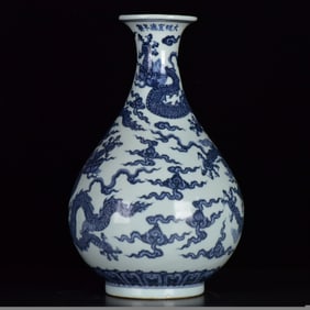 An Exquisite Blue and White Auspicious Cloud and Dragon Pattern Vase