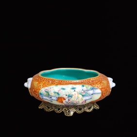 An Exquisite Famille-Rose and Coral Red Glazed Painted Gold Figure Pattern Beast-Ears Water Pot