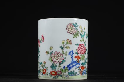 An Exquisite Famille-Rose Flower Pattern Brush Pot