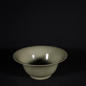 A Pair of Exquisite Yue yao Bowls
