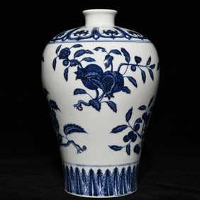 An Exquisite Blue and White Flower and Fruit Pattern Vase
