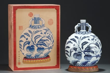 An Exquisite Blue and White Litchi Pattern Double-Ears Vase