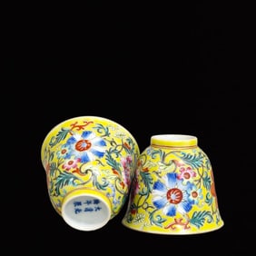 A Pair of Exquisite Yellow Ground Flower Pattern Cups