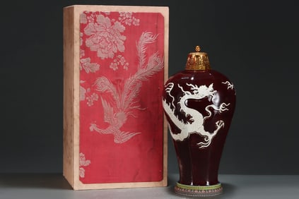 A Huge Ji Red Glazed Dragon Pattern Bottle