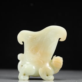 An Exquisite Sapphire Auspicious Beast-Shaped Cup