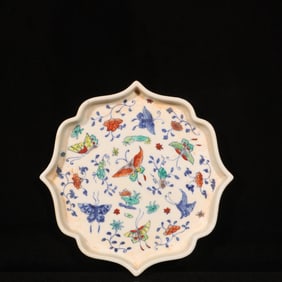 An Exquisite Doucai Flower and Butterfly Pattern Brush Washer