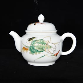 An Exquisite Enamel Cabbage Pattern Teapot,With Poem