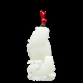 An Exquisite White Jade Dragon Pattern Fish-Shaped Snuff Bottle