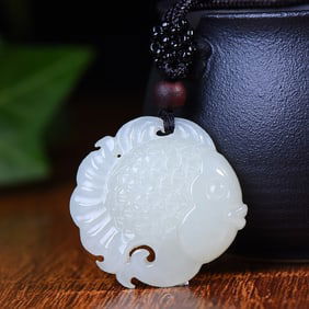 An Exquisite White Jade Fish Pendant