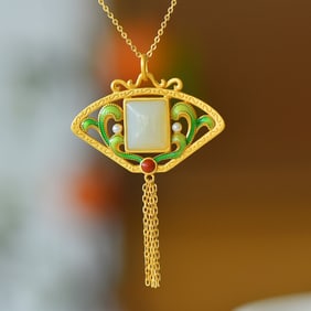 An Exquisite Sterling Silver Inlaid White Jade Necklace