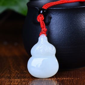 An Exquisite White Jade Gourd Pendant