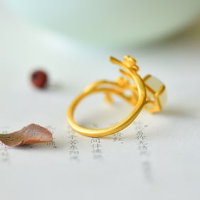 An Exquisite Sterling Silver Inlaid White Jade Flower Pattern Ring