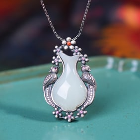 An Exquisite Sterling Silver Inlaid White Jade Necklace, Inlaid Diamond