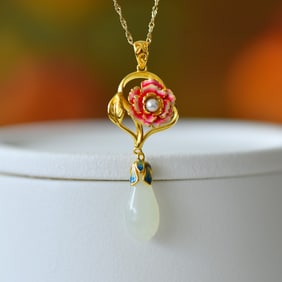 An Exquisite Sterling Silver Inlaid White Jade Flower Pattern Necklace