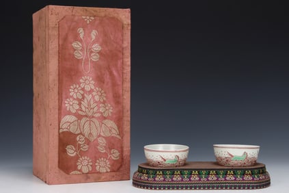 A Pair of Exquisite Red Green Color Seawater and Auspicious Beast Pattern Cups