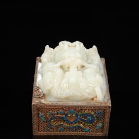 An Exquisite Flower silk gold-plated Inlaid White Jade Dragon Pattern Seal