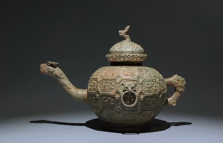 An Archaic Bronze Feather Pattern Beast-head Food Vessel,With Inscription