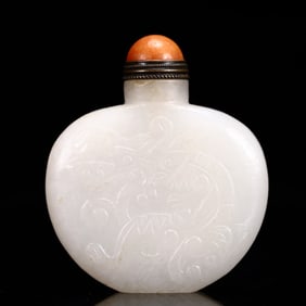 An Exquisite White Jade Auspicious Beast Pattern Snuff Bottle