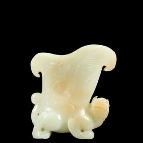 An Exquisite Sapphire Auspicious Beast-Shaped Cup