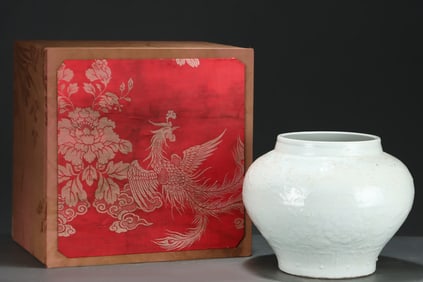 A Rare Celadon Glazed Lotus and Dragon Pattern Jar