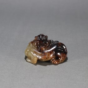 An Exquisite White Jade Dragon Ornament