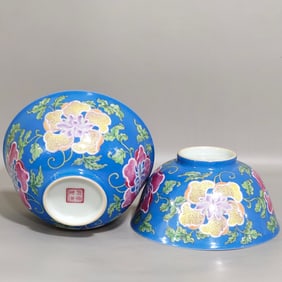 A Pair of Exquisite Blue Ground Famille-Rose Flower Pattern Bowls