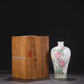 An Exquisite Enamel Painted Gold Flower and Bird Pattern Vase,With Poem