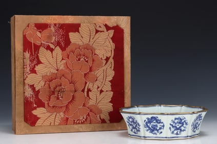 An Exquisite Blue and White Cover with Gold Auspicious Cloud and Dragon Pattern Brush Washer