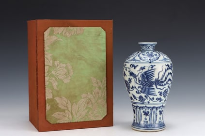 An Exquisite Blue and White Lotus and Phoenix Pattern Vase