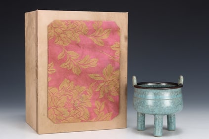 An Exquisite Ru yao Sky Blue Glazed Cover with Silver Double-Ears and Tripod Censer