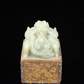 An Exquisite Flower silk gold-plated Inlaid White Jade Dragon Pattern Seal,Inlaid Gems