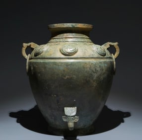 An Archaic Bronze Fire Pattern Beast-Ears Food Vessel