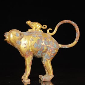 An Exquisite Gilt Bronze Monkey Ornament