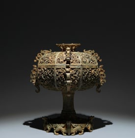 An Archaic Bronze Hollow Chi-Dragon Pattern Food Vessel,With Inscription