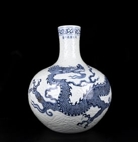 A Huge Blue and White Seawater and Dragon Pattern Vase