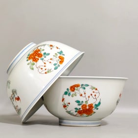 A Pair of Exquisite Wucai Flower Pattern Bowls