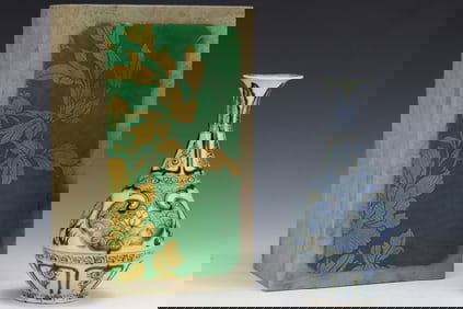 An Exquisite Blue and White Seawater Pattern Vase