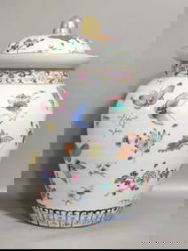 A Rare Famille-Rose Painted Gold Flower and Butterfly Pattern Cover Jar