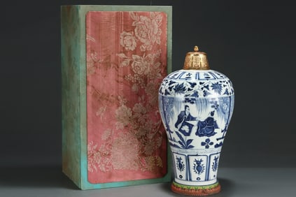 A Huge Blue and White Figure and Story Pattern Bottle