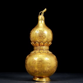 An exquisite gilt bronze gourd vase with the word "FU"