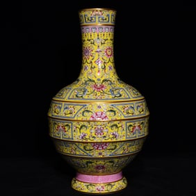 A Rare Yellow Ground Famille-Rose Flower Pattern Vase
