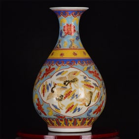 An Exquisite Enamel Crane Pattern Vase