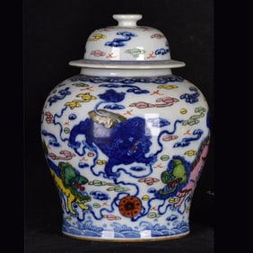 An Exquisite Blue and White Lion Pattern Cover Jar