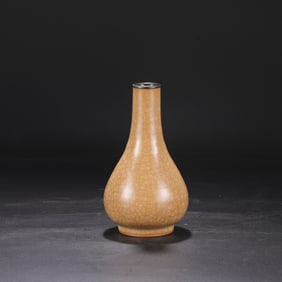 An Exquisite Guan yao Yellow Glazed Cover with Silver Vase,with an Imperial Poem by Emperor Qianlong